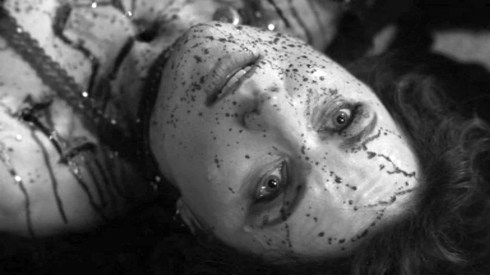 Fig 45 - Lucy Lawless close to death